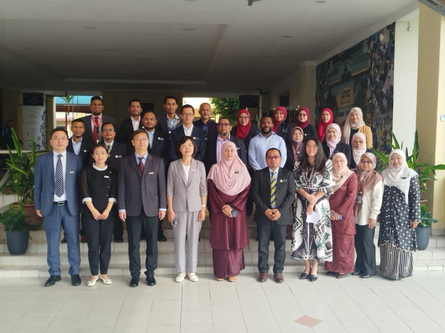 学校组团参加马来西亚“友谊学院”2025级新生开学典礼