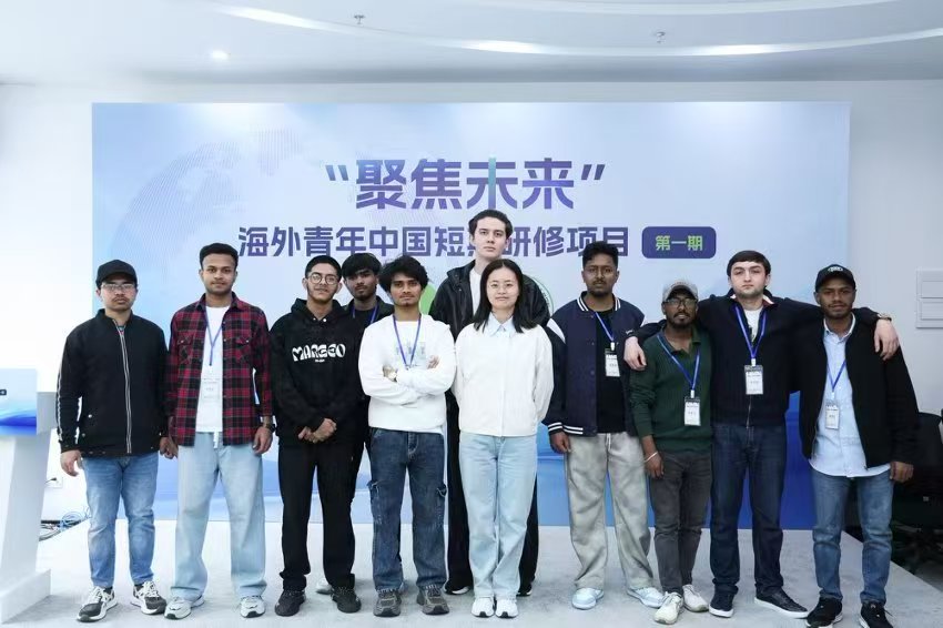 学校组织留学生赴上海参加短期培训班